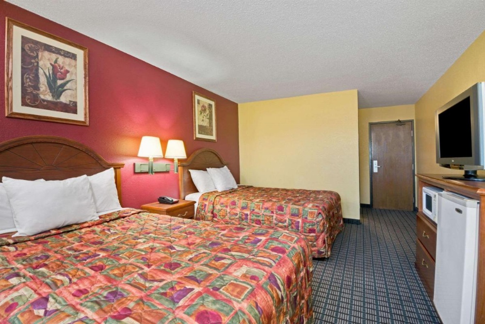 Days Inn by Wyndham Torrington Image 12