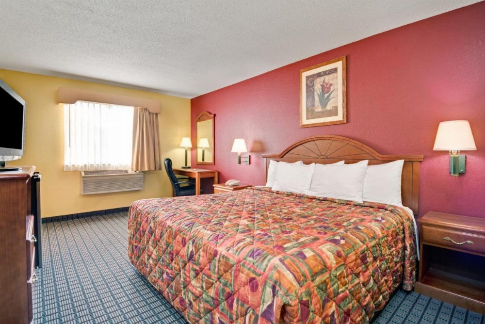 Days Inn by Wyndham Torrington Image 22