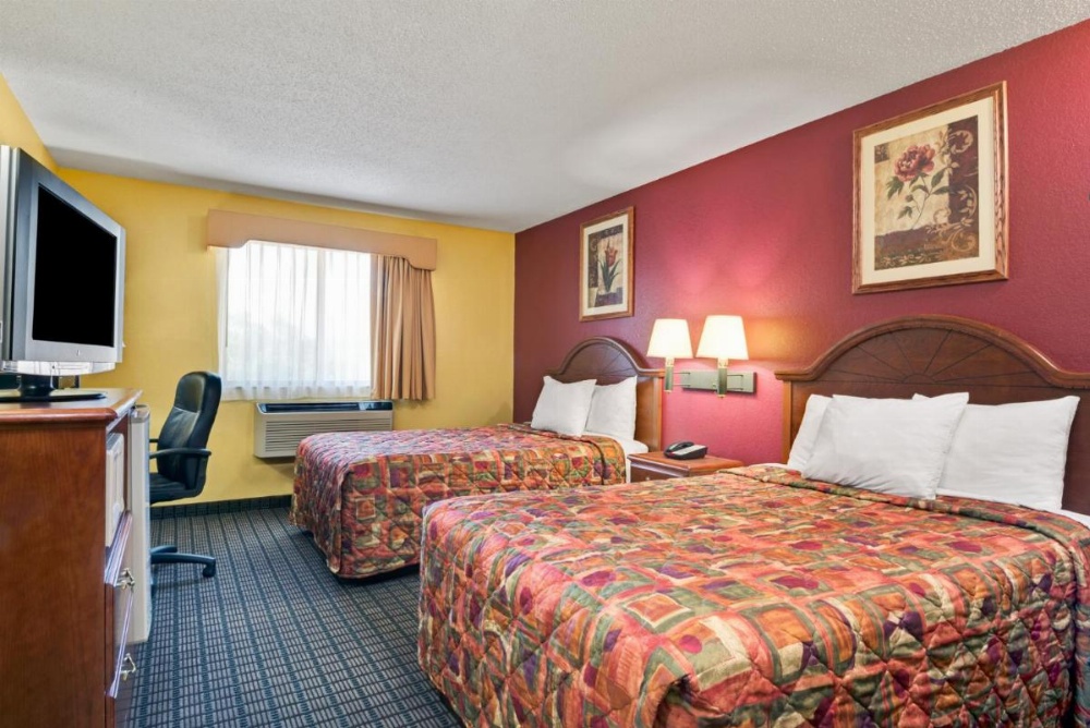 Days Inn by Wyndham Torrington Image 23