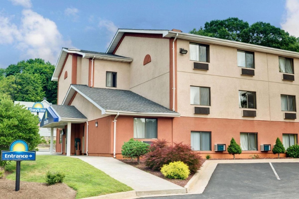 Days Inn by Wyndham Torrington Image 25