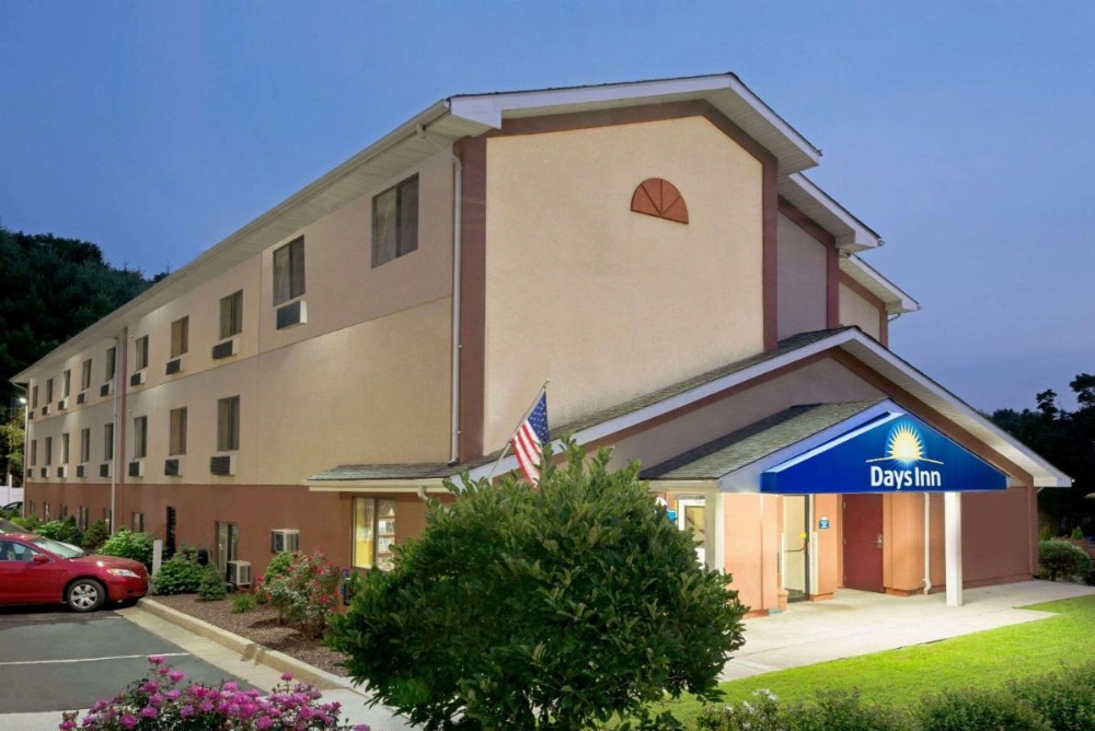 Days Inn by Wyndham Torrington Image 6